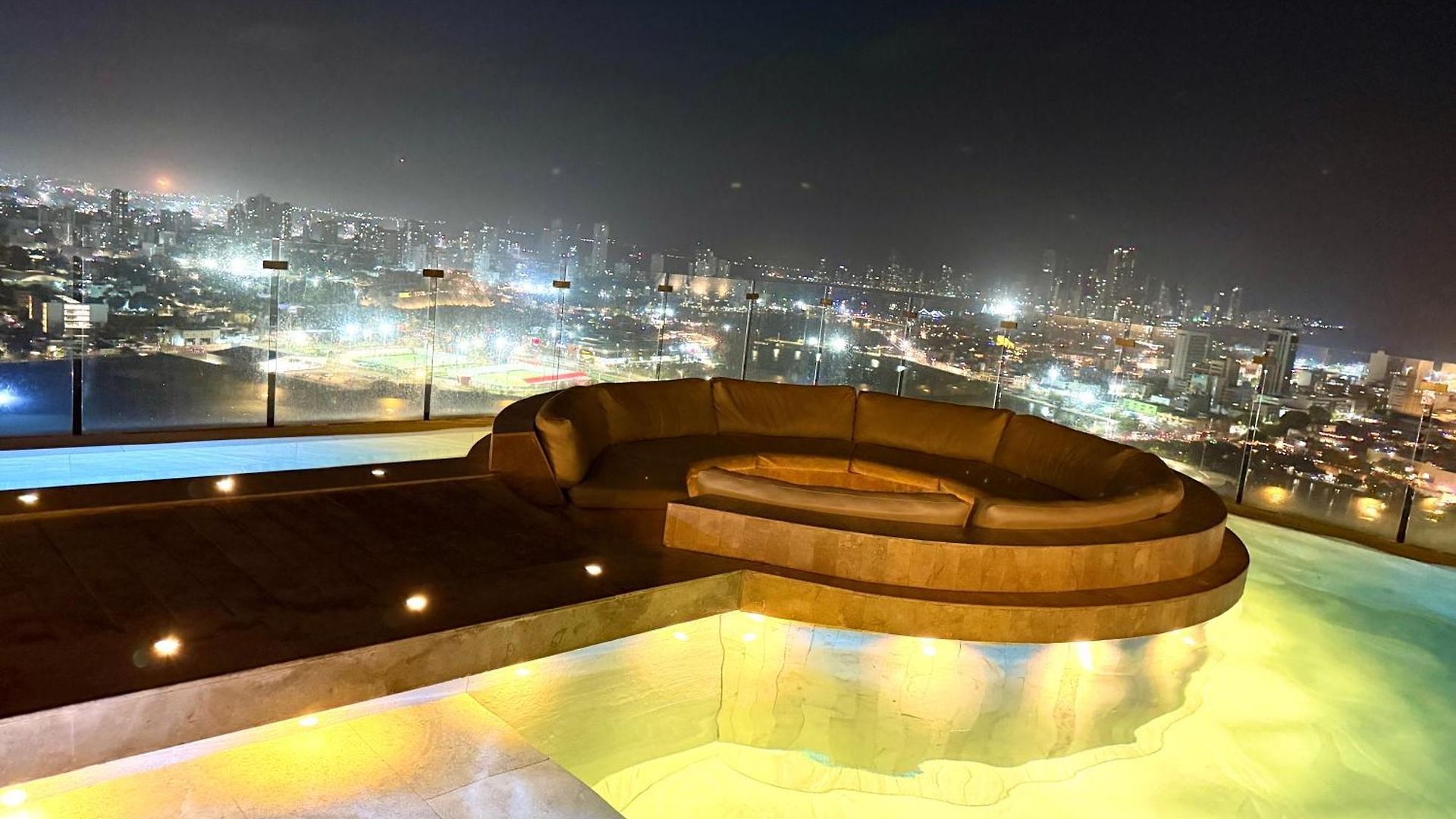 Brand New! Ocean Front,City 360Views 26Fl,Free Airport Pick Up By Imz Apartment *
